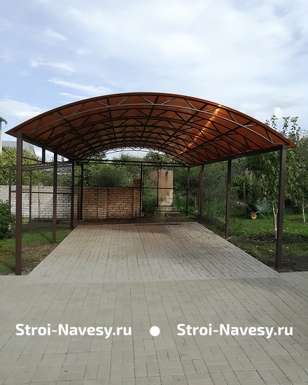 Навес из поликарбоната большой арочный для зоны отдыха на дачу и для дома Навес из поликарбоната большой арочный для зоны отдыха на дачу и для дома
