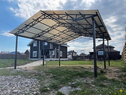 Навес автомобильный из поликарбоната большой двускатный для загородного участка Навес автомобильный из поликарбоната большой двускатный для загородного участка