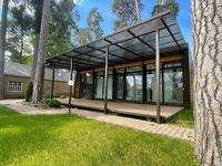 Навес хай-тек из монолитного поликарбоната односкатный современный для веранды у дома