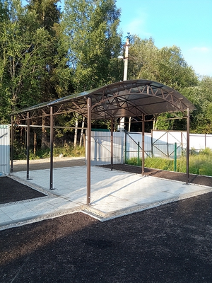 Навес из поликарбоната арочный для авто при въезде на дачу Навес из поликарбоната арочный для авто при въезде на дачу