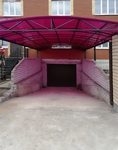 Навес из металла и поликарбоната арочный для въезда на подземную парковку
