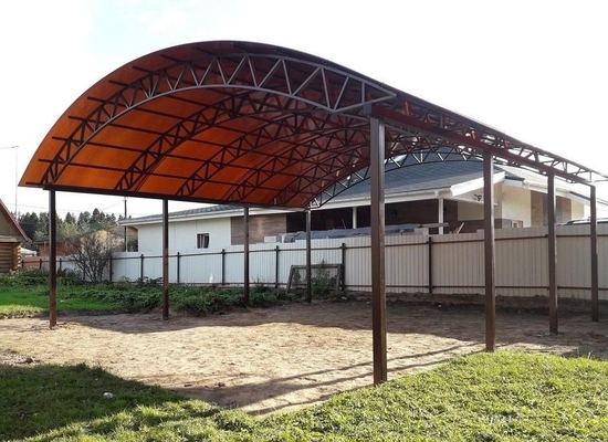 Навес из поликарбоната коричневый арочный для 1 и более машины Навес из поликарбоната коричневый арочный для 1 и более машины