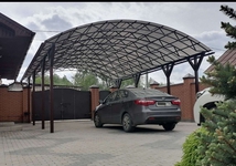 Навес из серого поликарбоната для автомобиля арочный