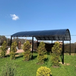 Навес из поликарбоната арочный для дачного участка