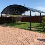 Навес из поликарбоната арочный для дачного участка