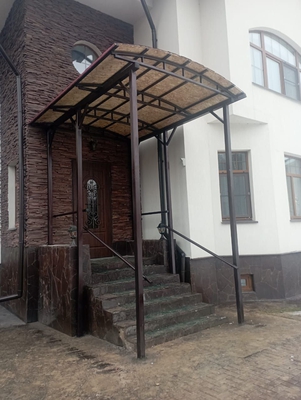 Навес из поликарбоната арочный над крыльцом Навес из поликарбоната арочный над крыльцом