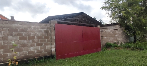 Двускатный навес с поликарбонатом для автомобиля