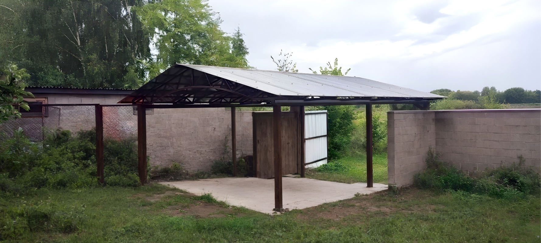 Двускатный навес с поликарбонатом для автомобиля Навес для автомобиля двускатный перед гаражом