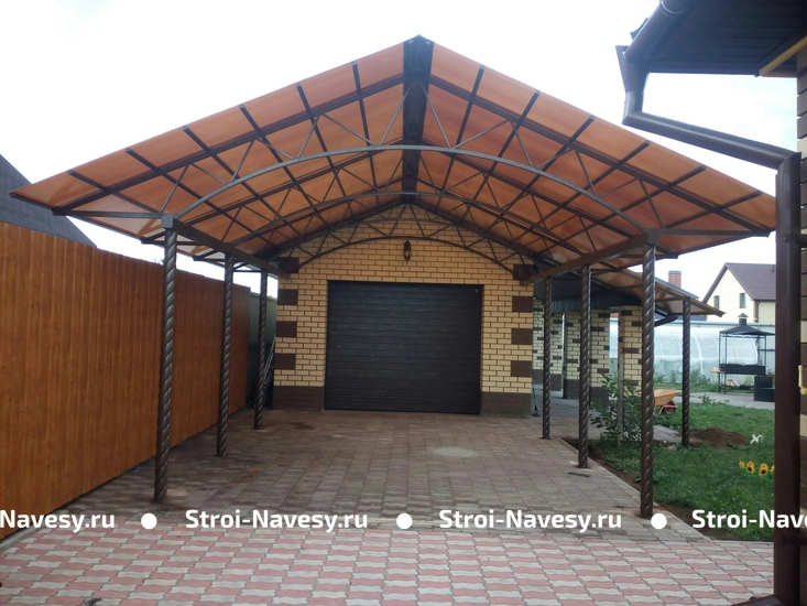 Навес из поликарбоната двускатный для авто