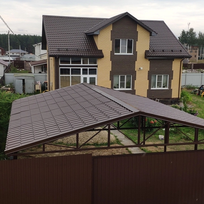 Навес из металлочерепицы двускатный для дачи