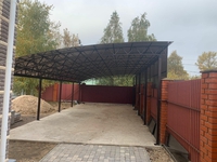 Навес из поликарбоната полуарочный для автомобилей