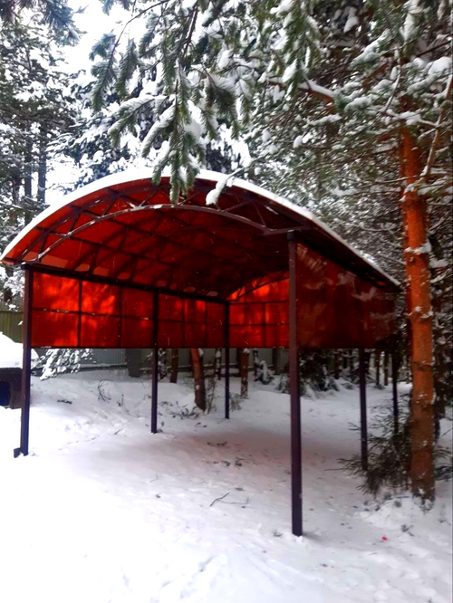 Навес-беседка в парке с сотовым поликарбонатом