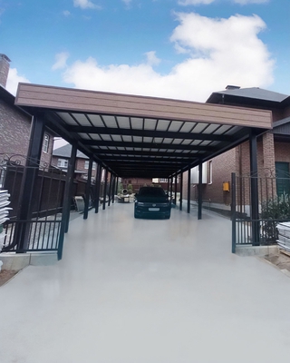 Навес «хай-тек» из профлиста автомобильный односкатный у дома Навес «хай-тек» из профлиста автомобильный односкатный у дома