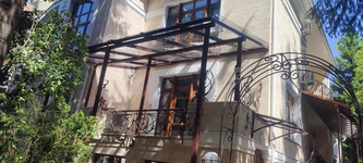 Навес из монолитного поликарбоната односкатный пристрой к дому