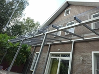 Навес из монолитного поликарбоната односкатный пристроенный к дому