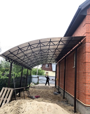 Навес из поликарбоната полуарочный пристрой к дому