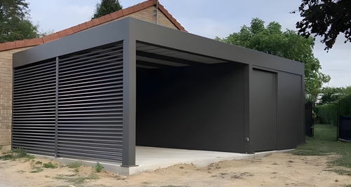 Закрытый автонавес с односкатной крышей из поликарбоната