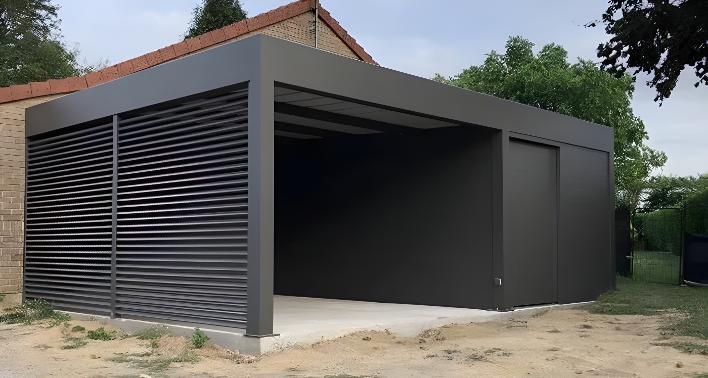 Арочный автонавес из темного поликарбоната (белые столбы)