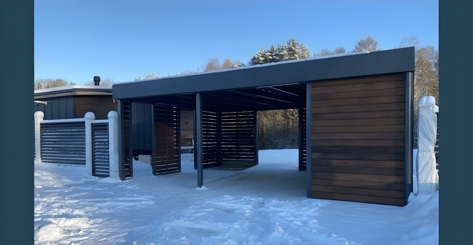 Односкатный автонавес из поликарбоната в стиле хай-тек для автомобиля с закрытыми боковинами Навес для автомобиля двускатный перед гаражом